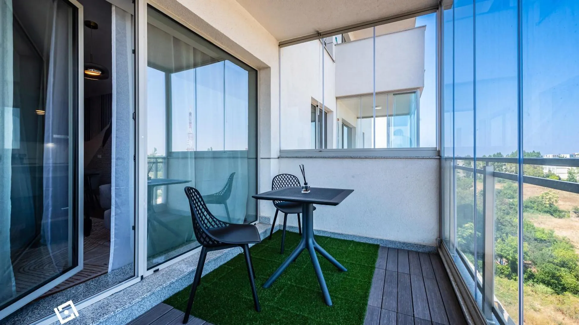 Luxury Residence With Terrace And View Bucharest 0*,